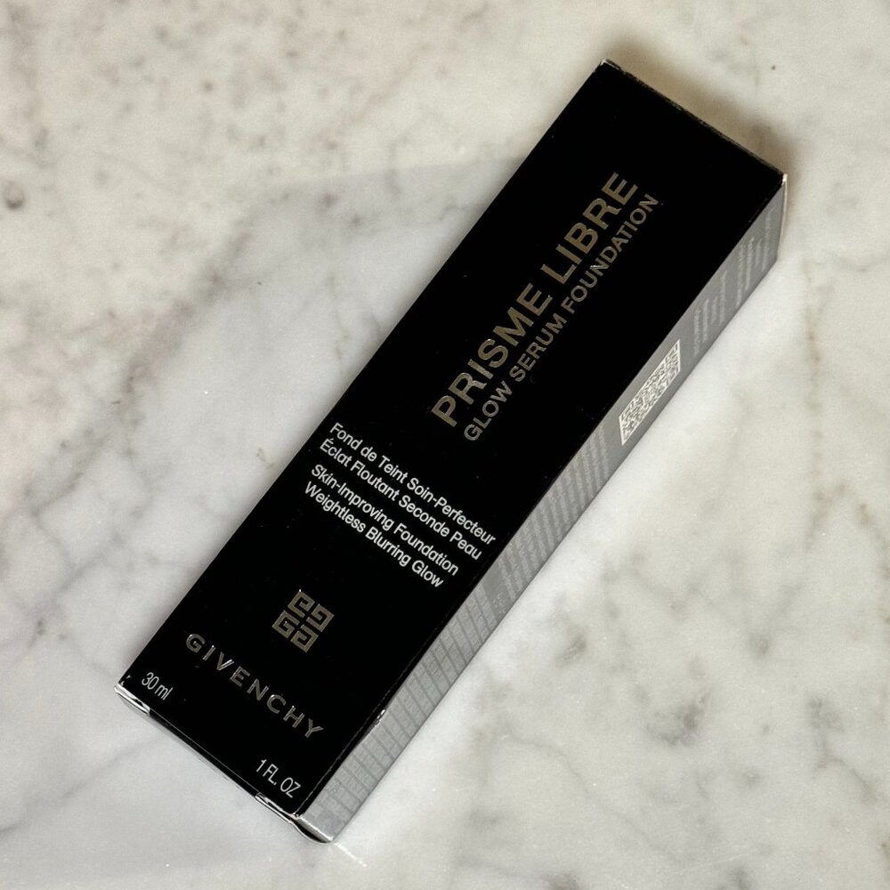 Givenchy Prisme Libre Glow Serum Blurring Foundation with Natural Finish | 0N - Picture 3 of 5